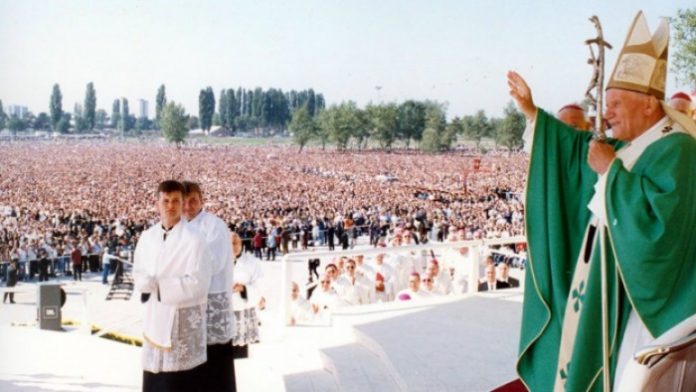Papa Ivan Pavao II na zagrebačkom Hipodromu 1994.